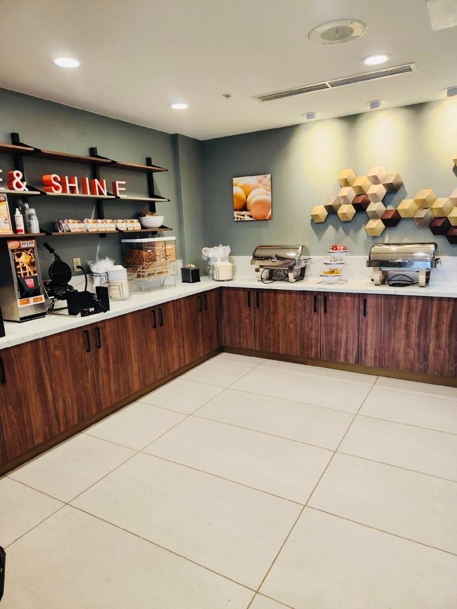 Comfort Suites Cheyenne Bagian luar foto
