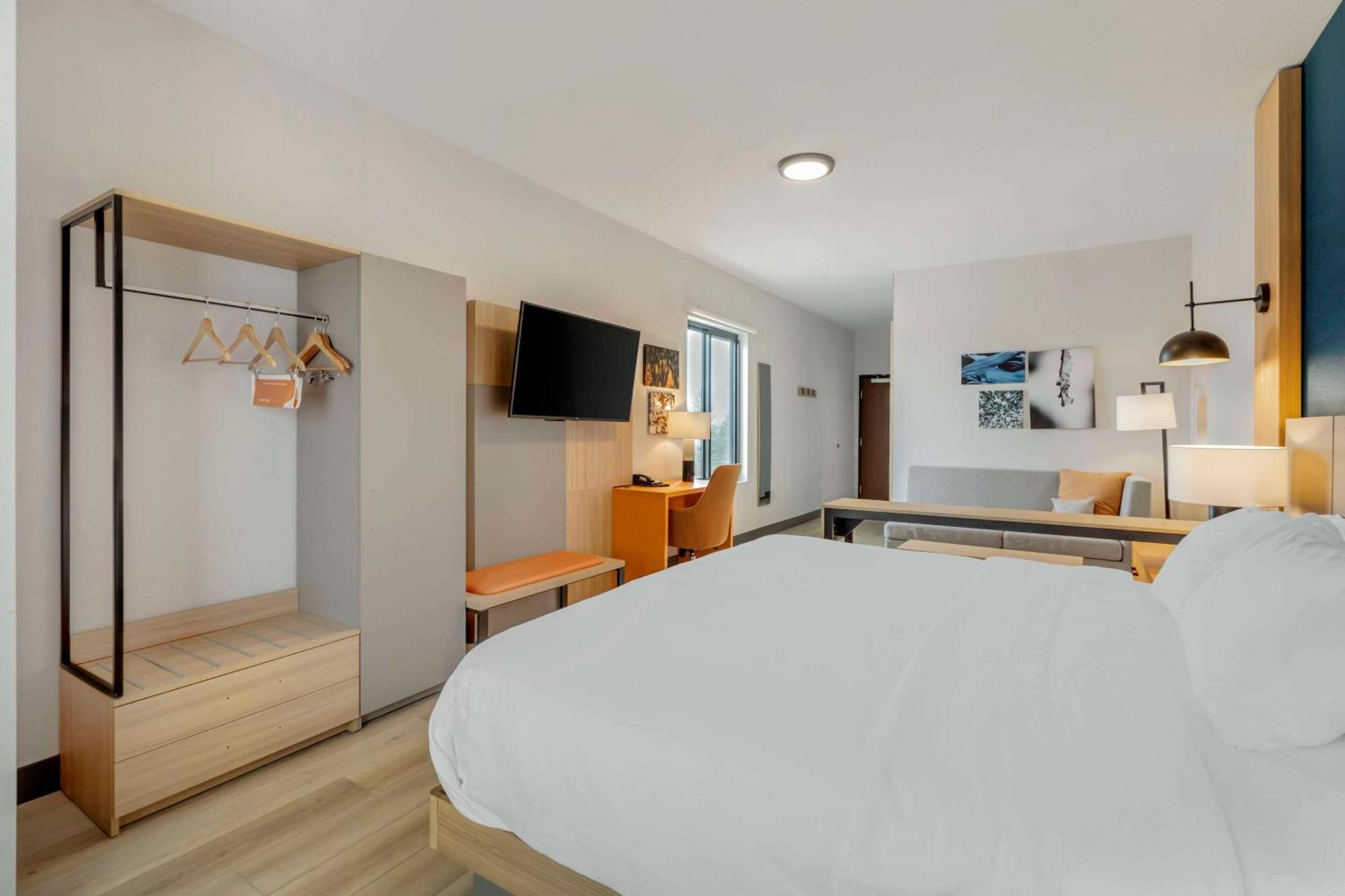 Comfort Suites Cheyenne Bagian luar foto