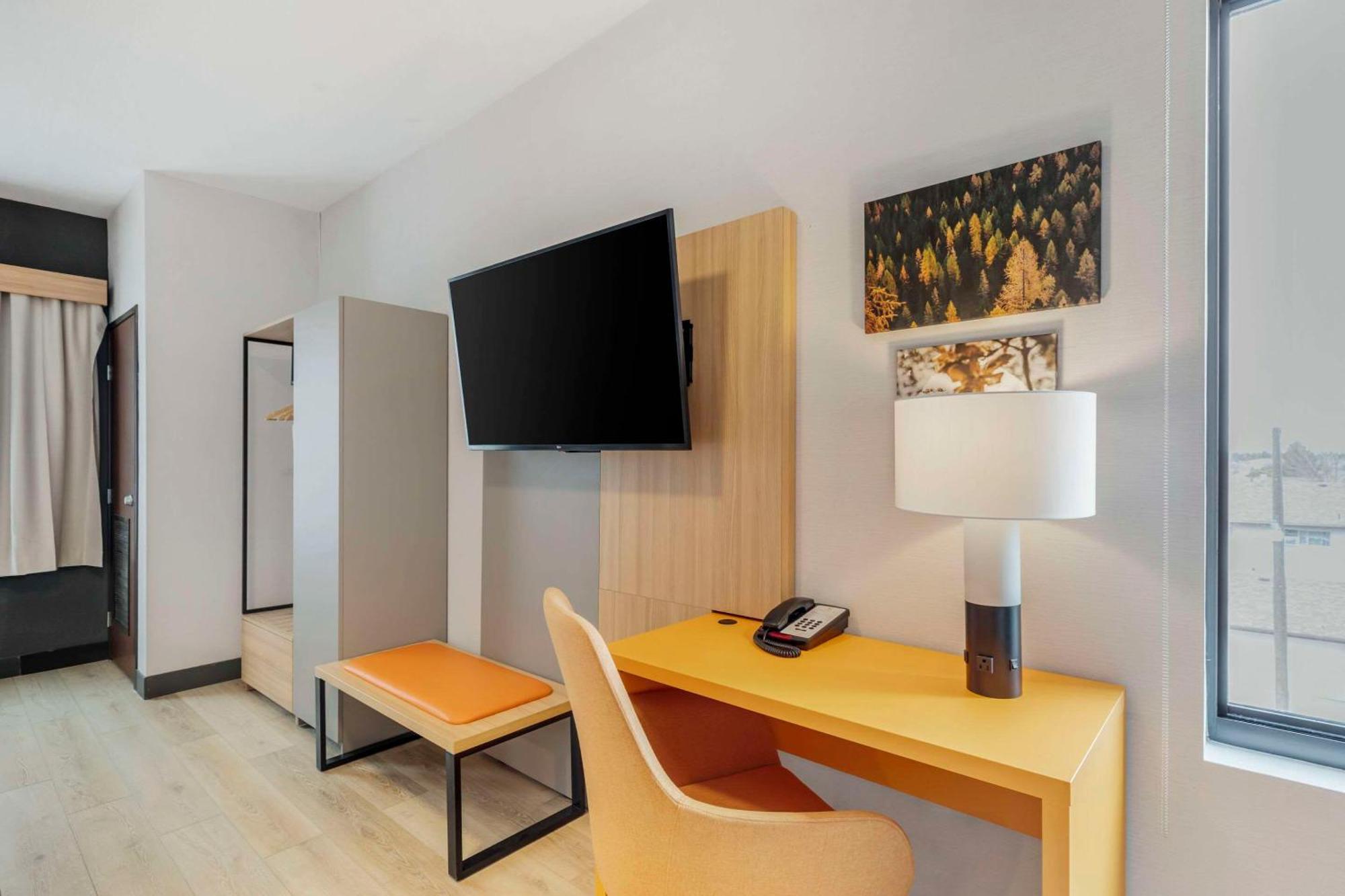 Comfort Suites Cheyenne Bagian luar foto