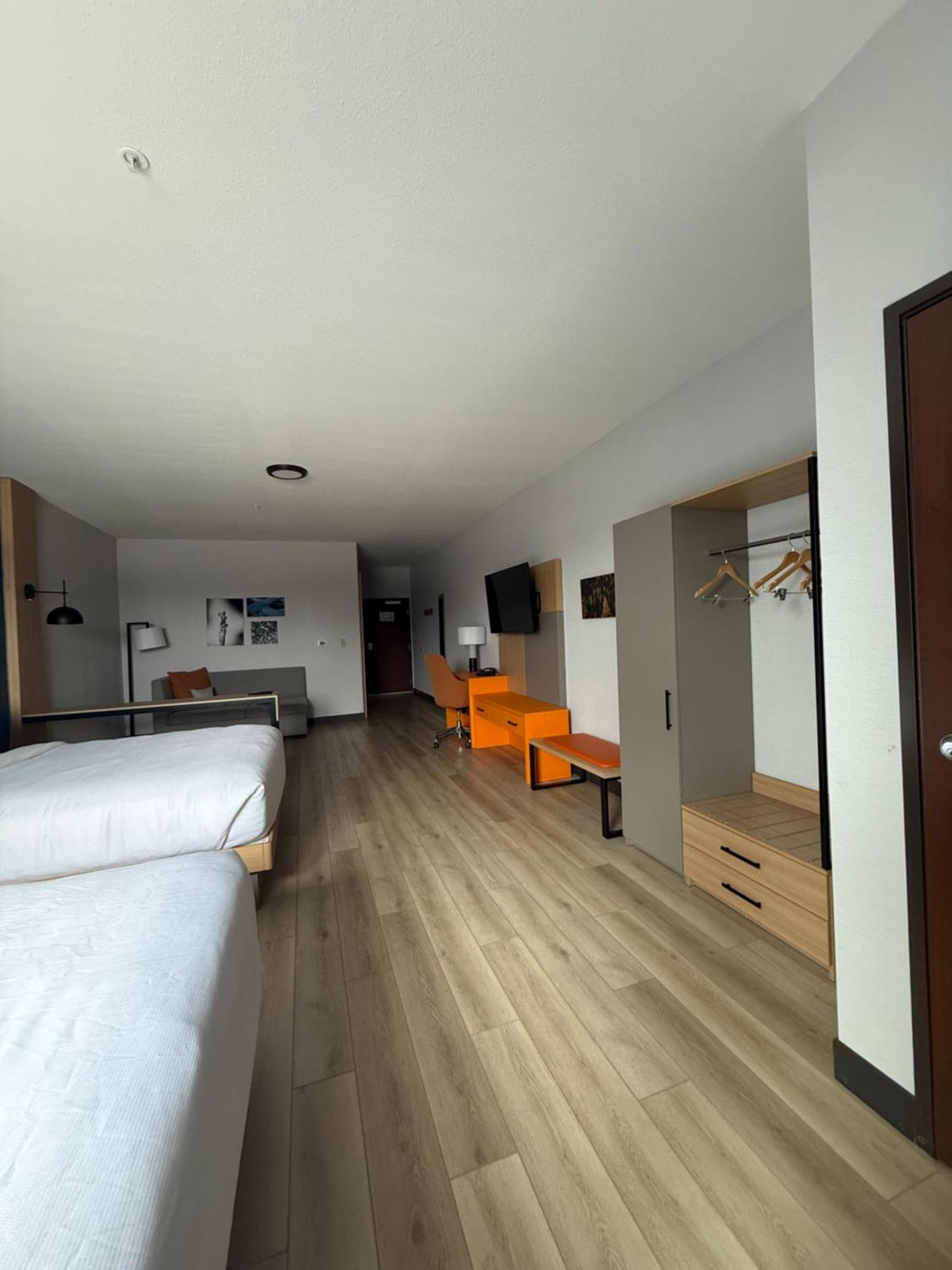 Comfort Suites Cheyenne Bagian luar foto